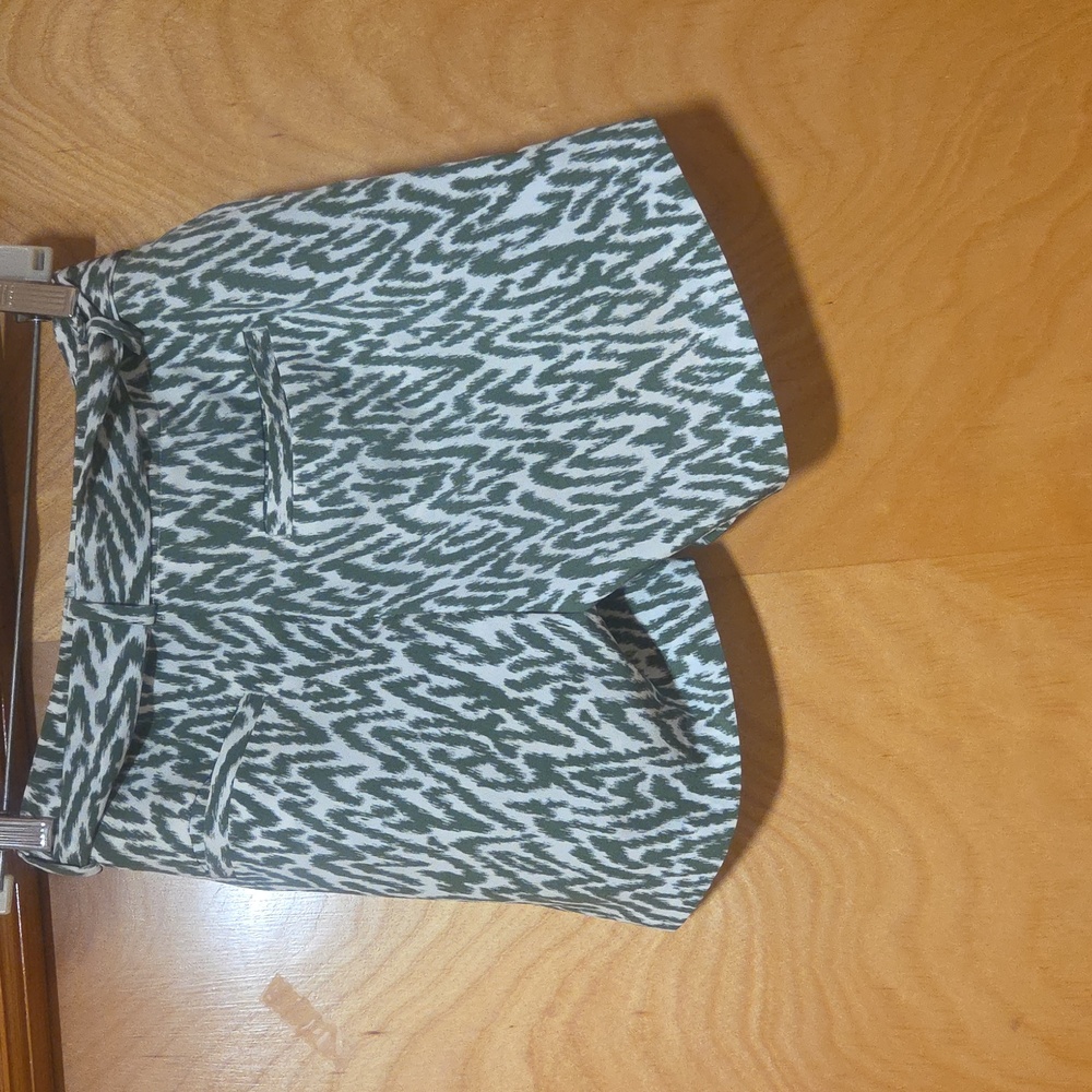 Banana Republic High Waist Green Patterned Shorts Size 3 - Picture 3 of 9